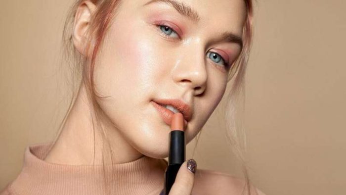 بهترین رنگ رژ لب برای میکاپ پاییزی