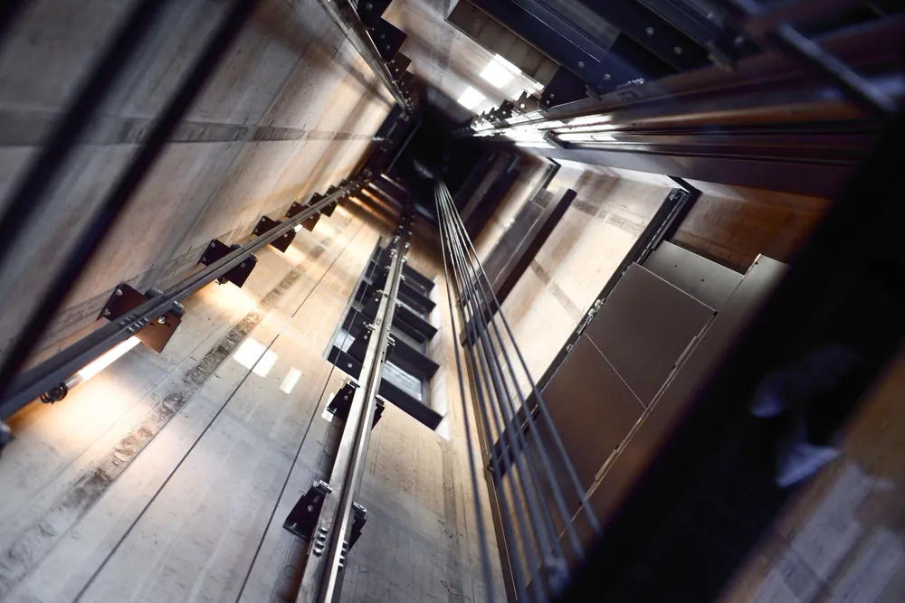 چگونه کابل‌های آسانسور ممکن است جان شما را به خطر بیندازند!